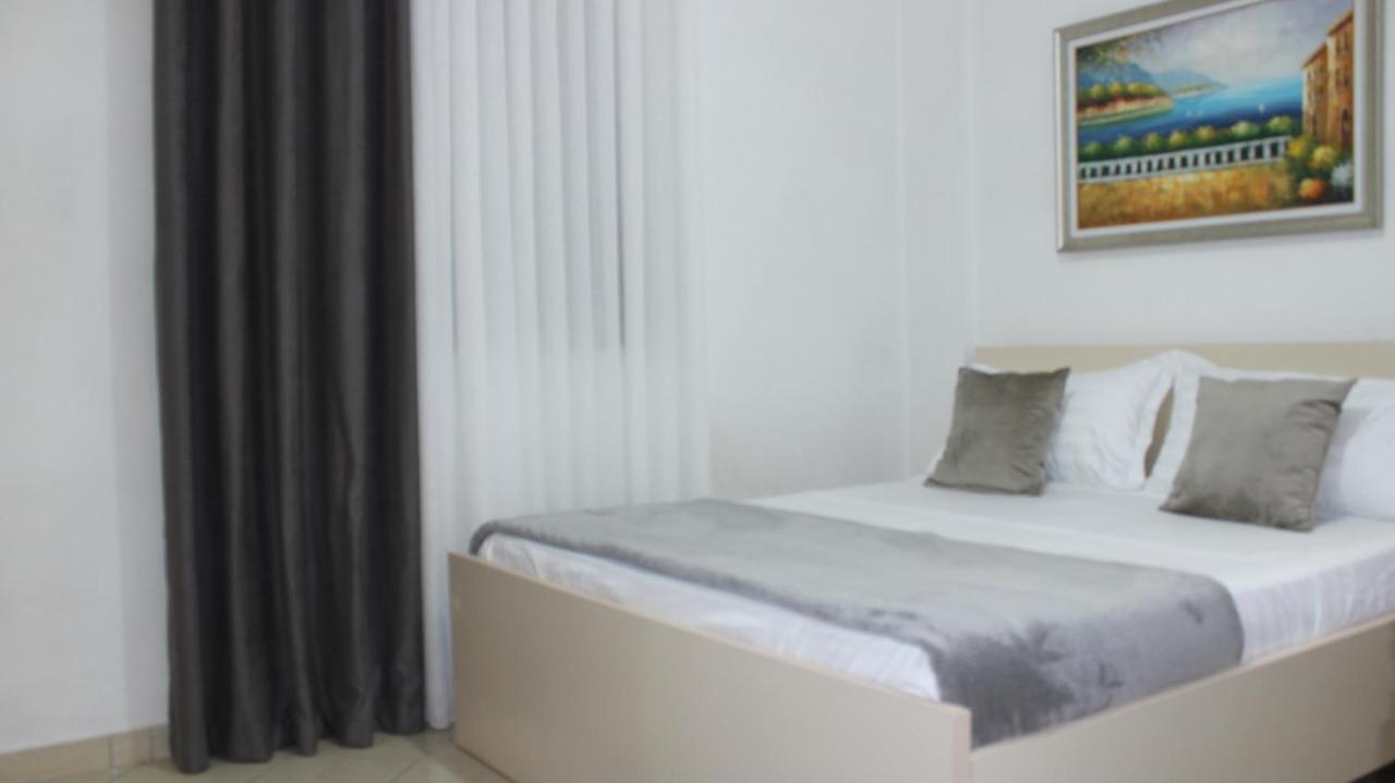 Deni'S Family Apartment In New Blvd Tirana Kültér fotó